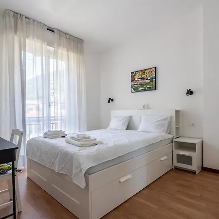 Elegant Apartment *